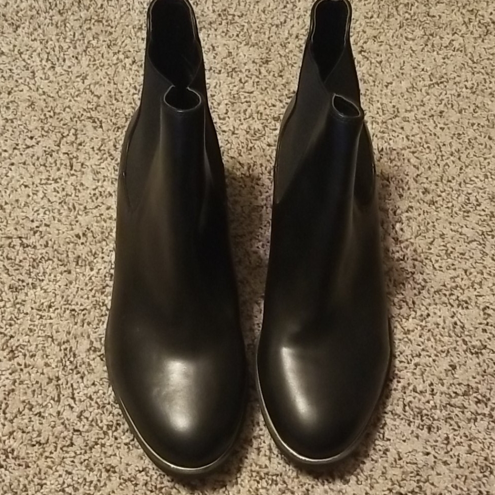 2/$30 NWOT booties